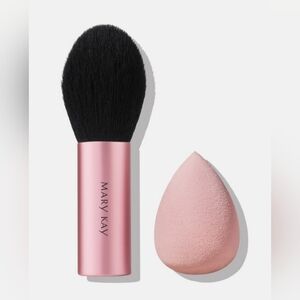 Limited Edition Mary Kay Highlight Brush and Contour Sponge Set